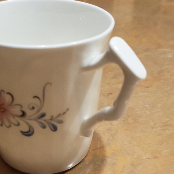Aynsley bone china mug - Picture 3 of 5